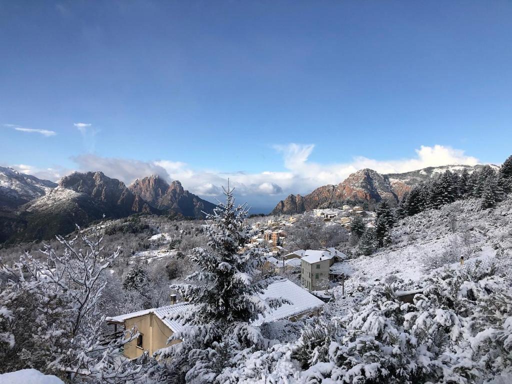 Hotel - Gites "U Pozzu" Evisa Bagian luar foto